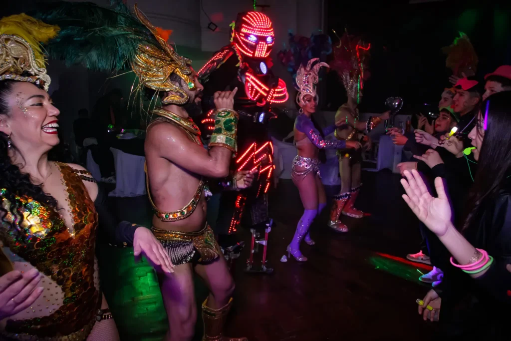 show robot luces led para bailarinas y bailarines en fiestas de 15